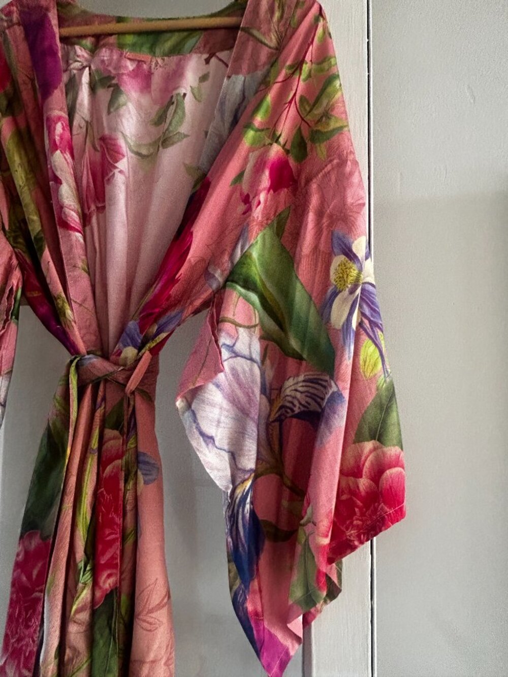 Powder Botanicals Kimono Robe - Picture 4 of 5